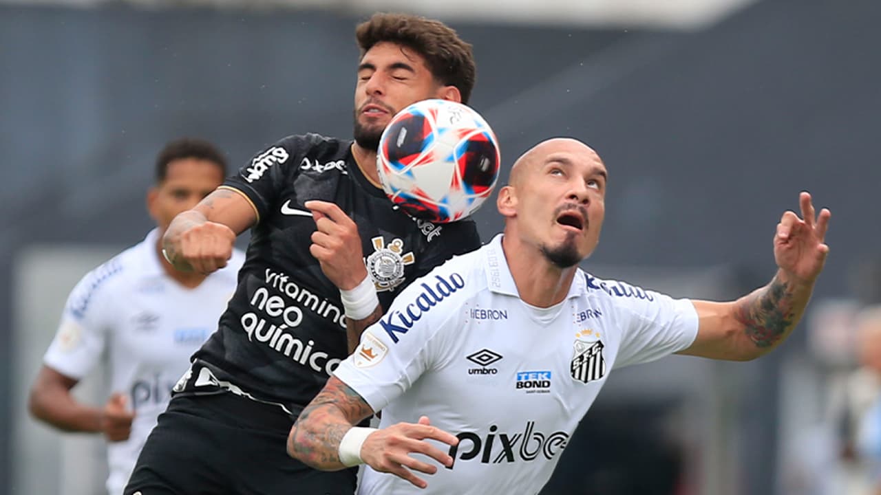 Santos e Corinthians empataram na Vila Belmiro em polêmica aula de arbitragem