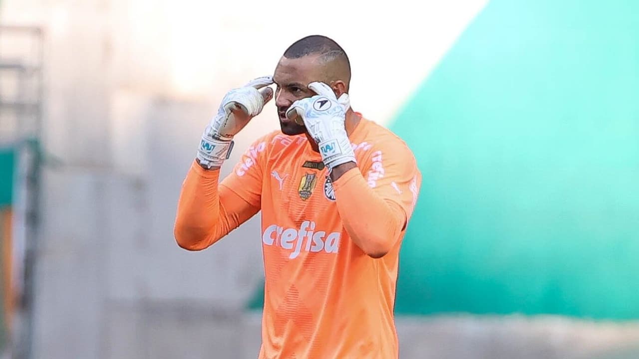 Weverton se recusa a mirar no Palmeiras nesta temporada: 'Nem sabemos se estaremos vivos no final do ano'