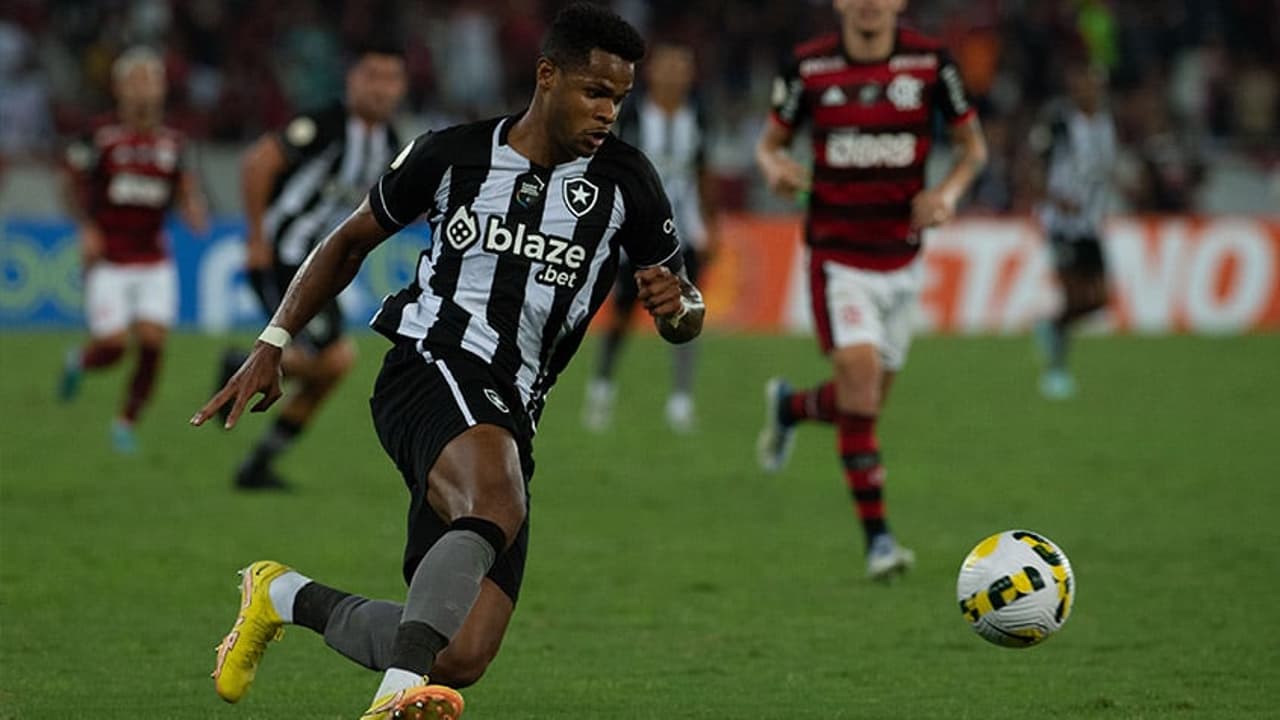 Saiba o que levou o Botafogo a dar um novo passo para a ‘costas’ do ataque