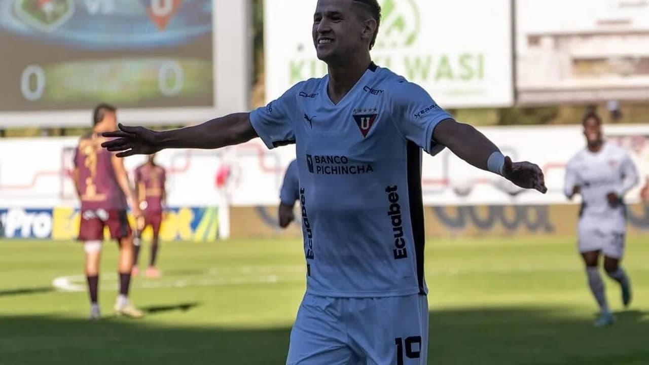 Alex Arce, que integrou a seleção paraguaia na Copa América, foi o maior trunfo da LDU para vencer o Botafogo na Libertadores