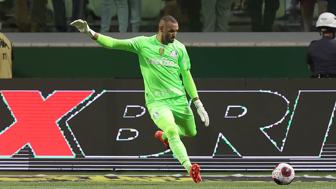 Bem escolhido em campo, Weverton comemora vitória do Palmeiras sem sofrer gols: 'Foi gol do goleiro'