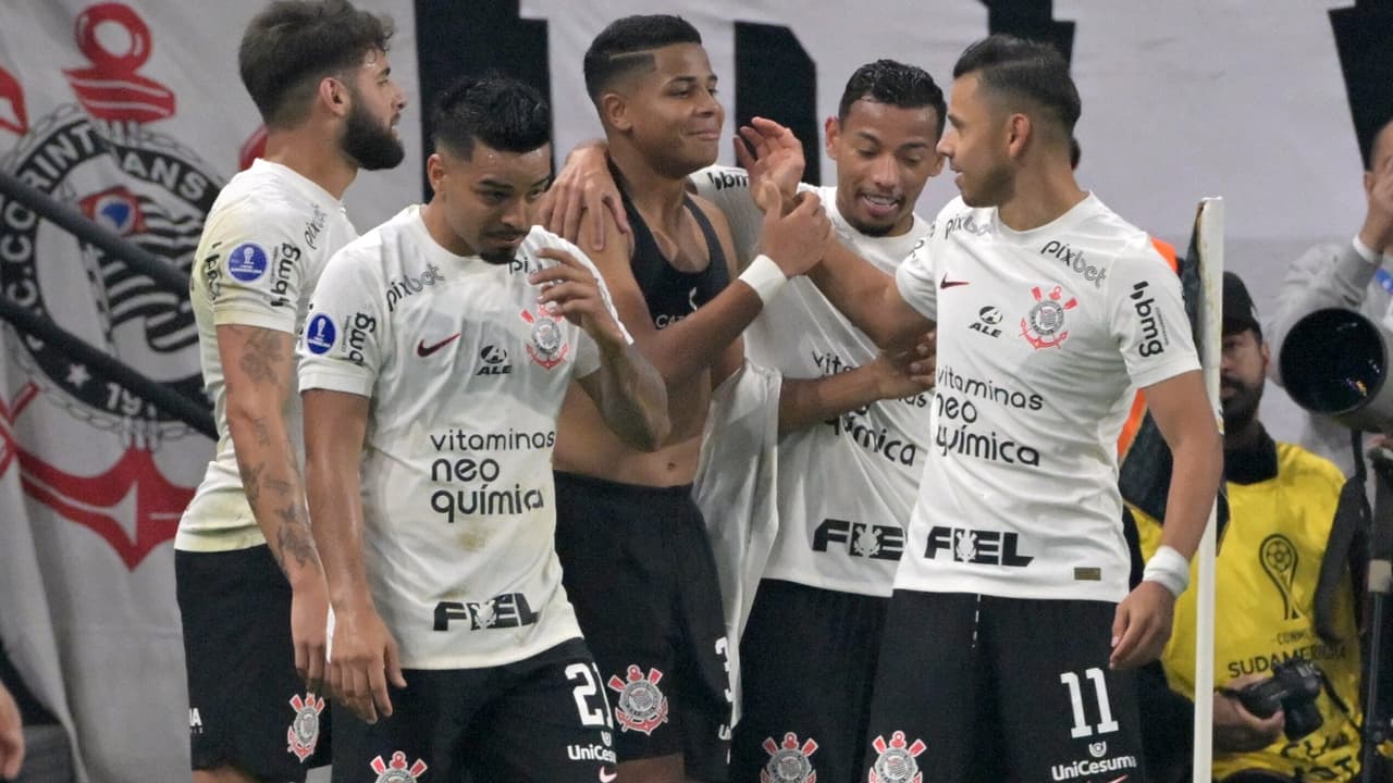 !AULA ‘POFEXOR’!   As mudanças de Luxemburgo são decisivas e o Corinthians também sai à frente do Newell's nas oitavas de final do Sul-Americano