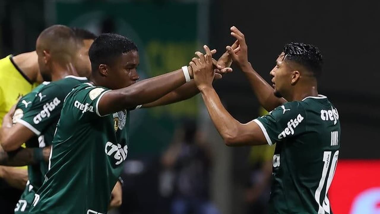 Abel Ferreira explica em que circunstâncias poderia usar Endrick e Rony juntos no Palmeiras