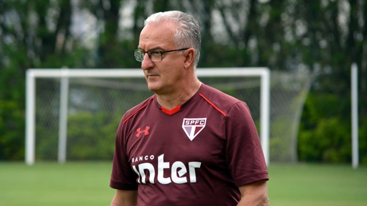 O São Paulo decidiu contratar Dorival Júnior para substituir Rogério Cen;   a estreia pode ser já no sábado