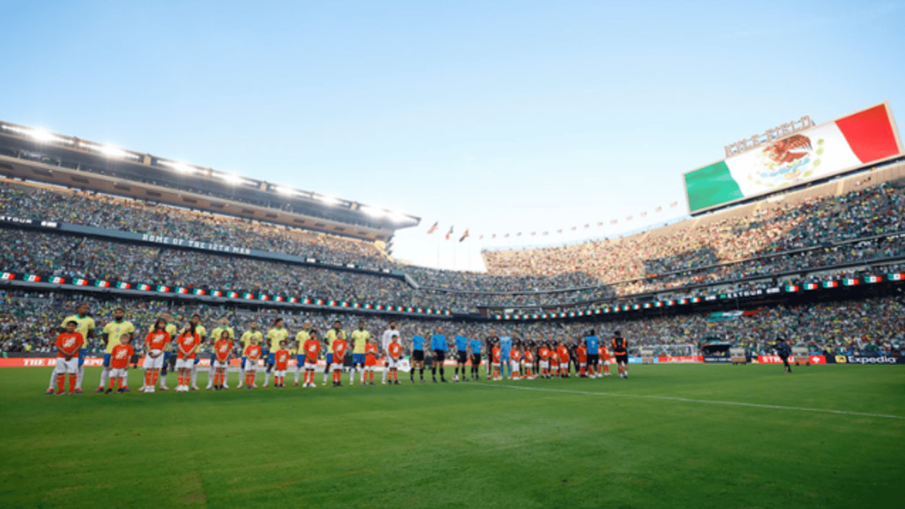 Jogo da seleção brasileira contra o México paralisado por cantos homofóbicos