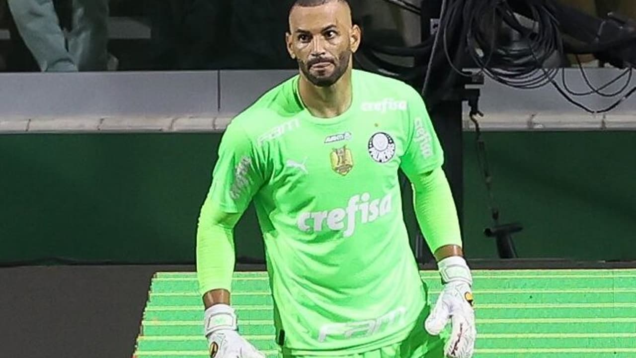 Conheça o histórico incrível de Weverton que já o coloca à frente de Leão e Marcos no Palmeiras