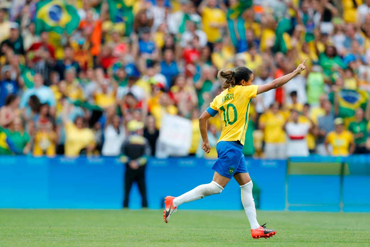 Mesmo sem Marta, seleção feminina busca vaga na final e tão aguardado ouro