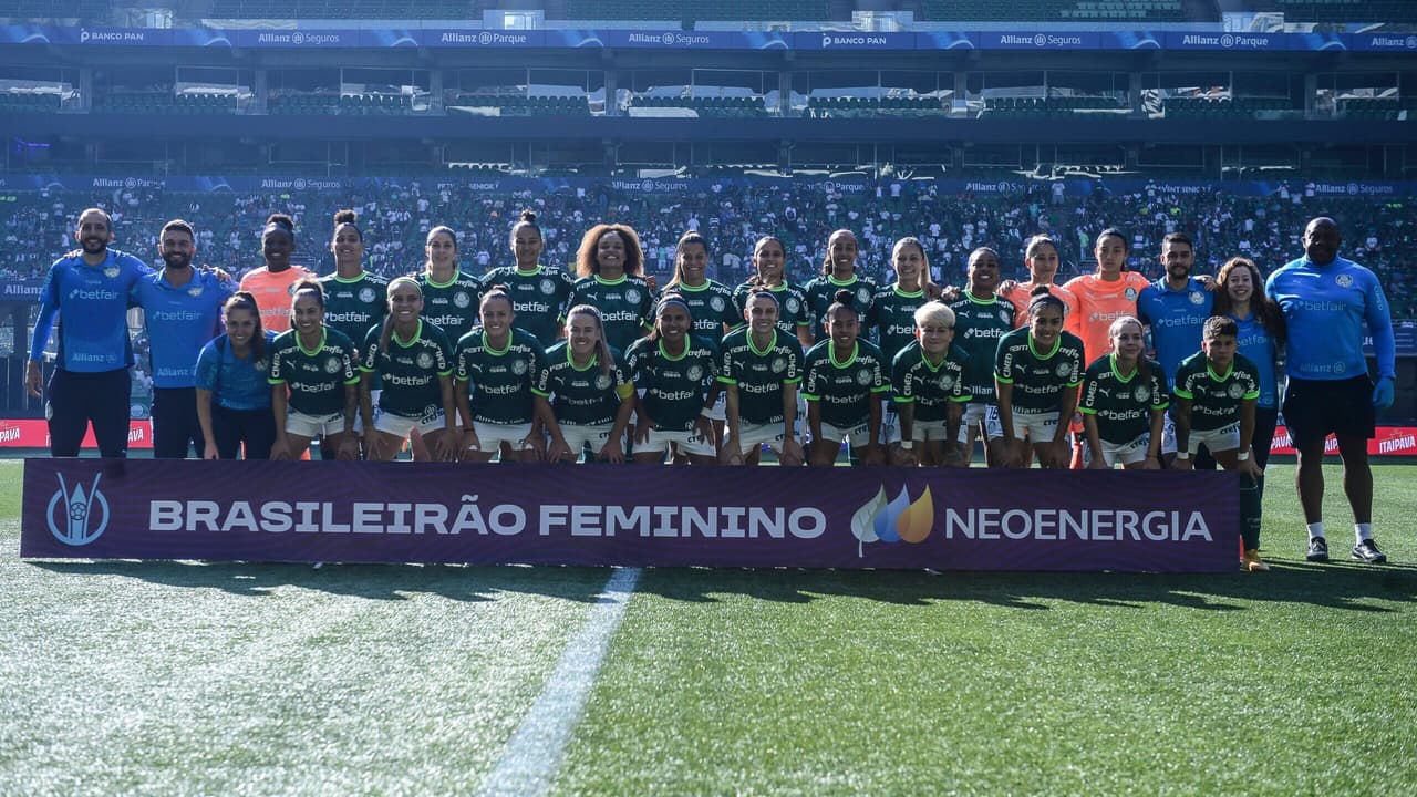 Mesmo pressionado, Palmeiras mantém Ricardo Belli no comando da divisão feminina