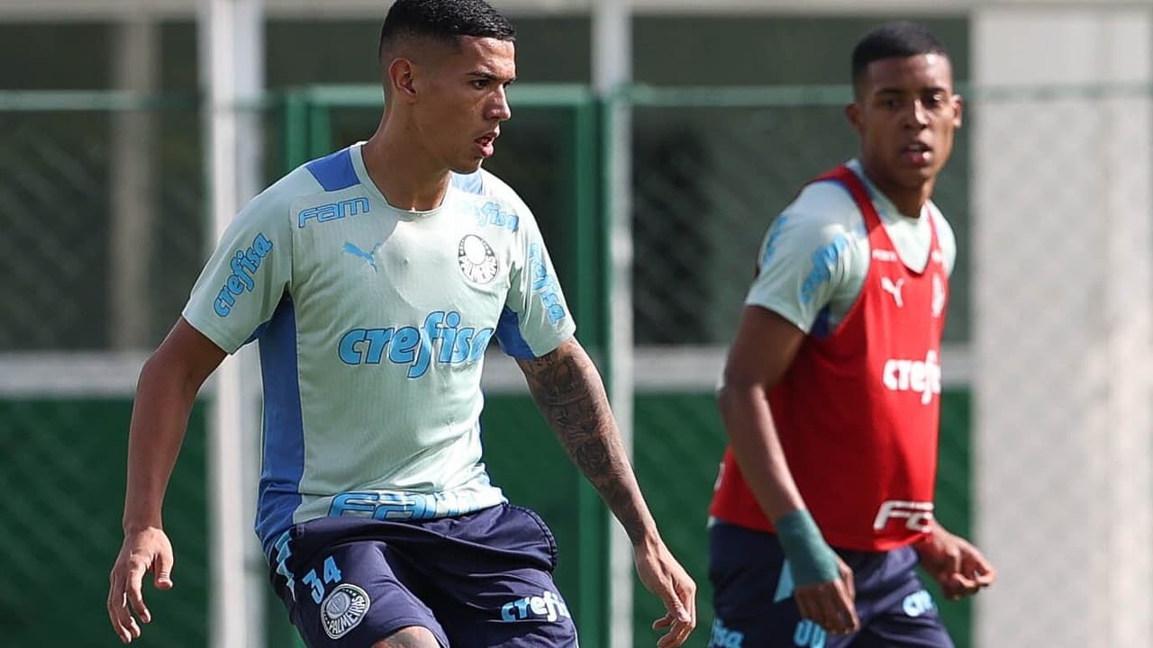 Elogiado no Palmeiras, Naves comenta atuação segura contra o Santos: 'Momento especial na minha vida'