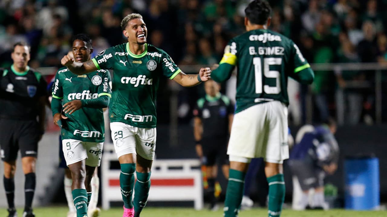 O Palmeiras sobreviveu à maratona de jogos de abril com atitude positiva;   veja uma retrospectiva do mês.