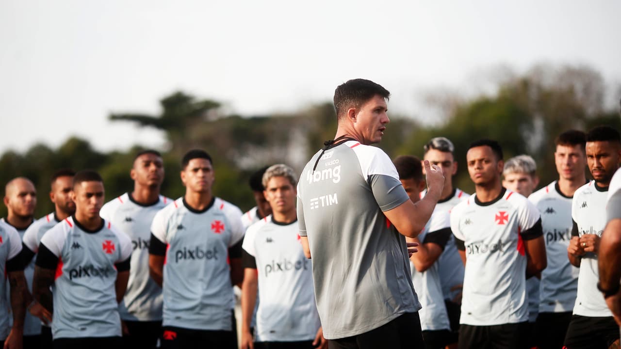 Sem nada na manga: o que Mauricio Barbieri estará de olho no Vasco contra o Internacional