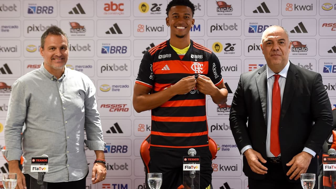 Oferecido pelo Flamengo, Carlinhos atingiu o auge da carreira: 'Realizando um sonho'