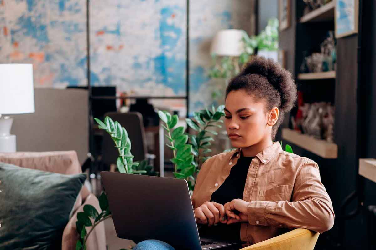 O que afasta as mulheres dos serviços de namoro online?