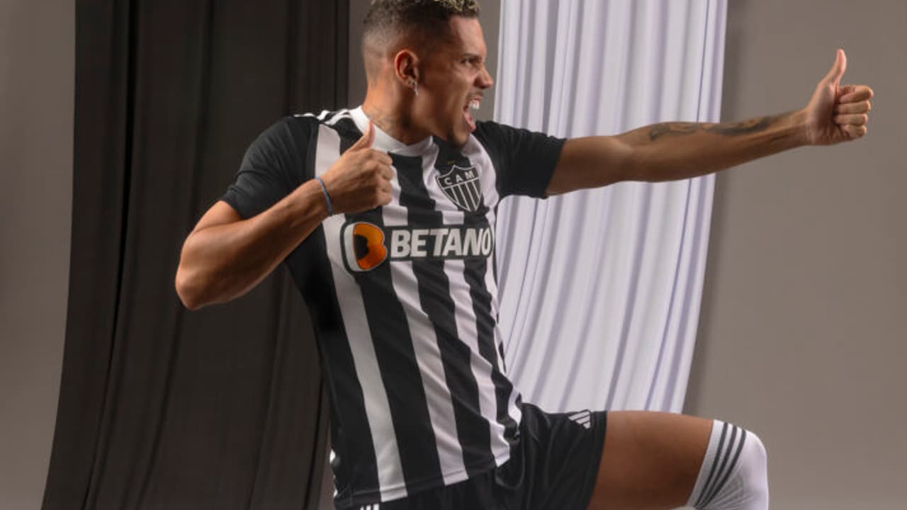 Atlético-MG lança novo uniforme primário;   veja fotos e preço