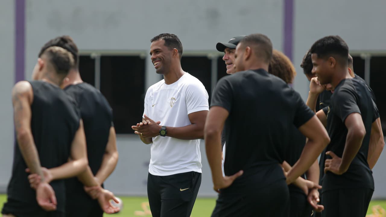 Fernando Lázaro foca em boa classificação geral do Corinthians na parte final do Paulista