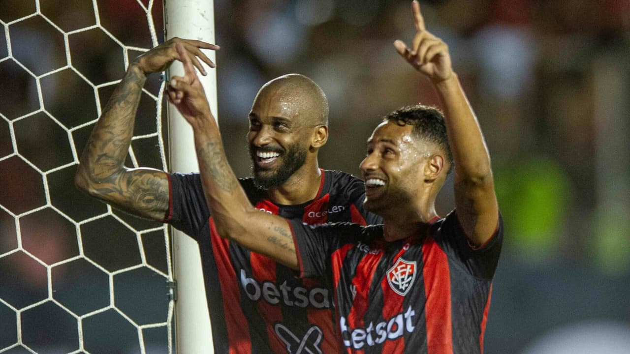 Em jogo alucinante, Vitória virou contra o Bahia e saiu na frente na final