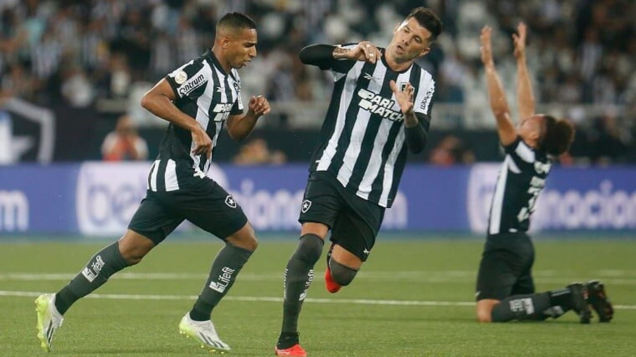 Existe algum time que deixou de ser campeão brasileiro com a diferença que colocou o Botafogo na liderança na 22ª rodada?