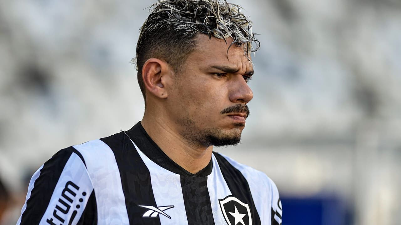 Botafogo: Tiquinho Soares confirmado com lesão na coxa direita;   verifique o tempo de recuperação