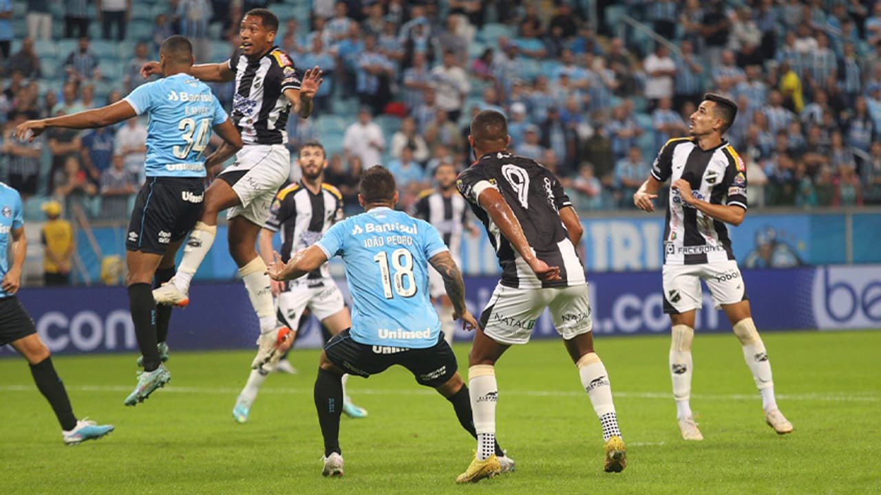 O Grêmio jogou mal, perdeu para o ABC, mas se classificou para as oitavas de final da Copa do Brasil