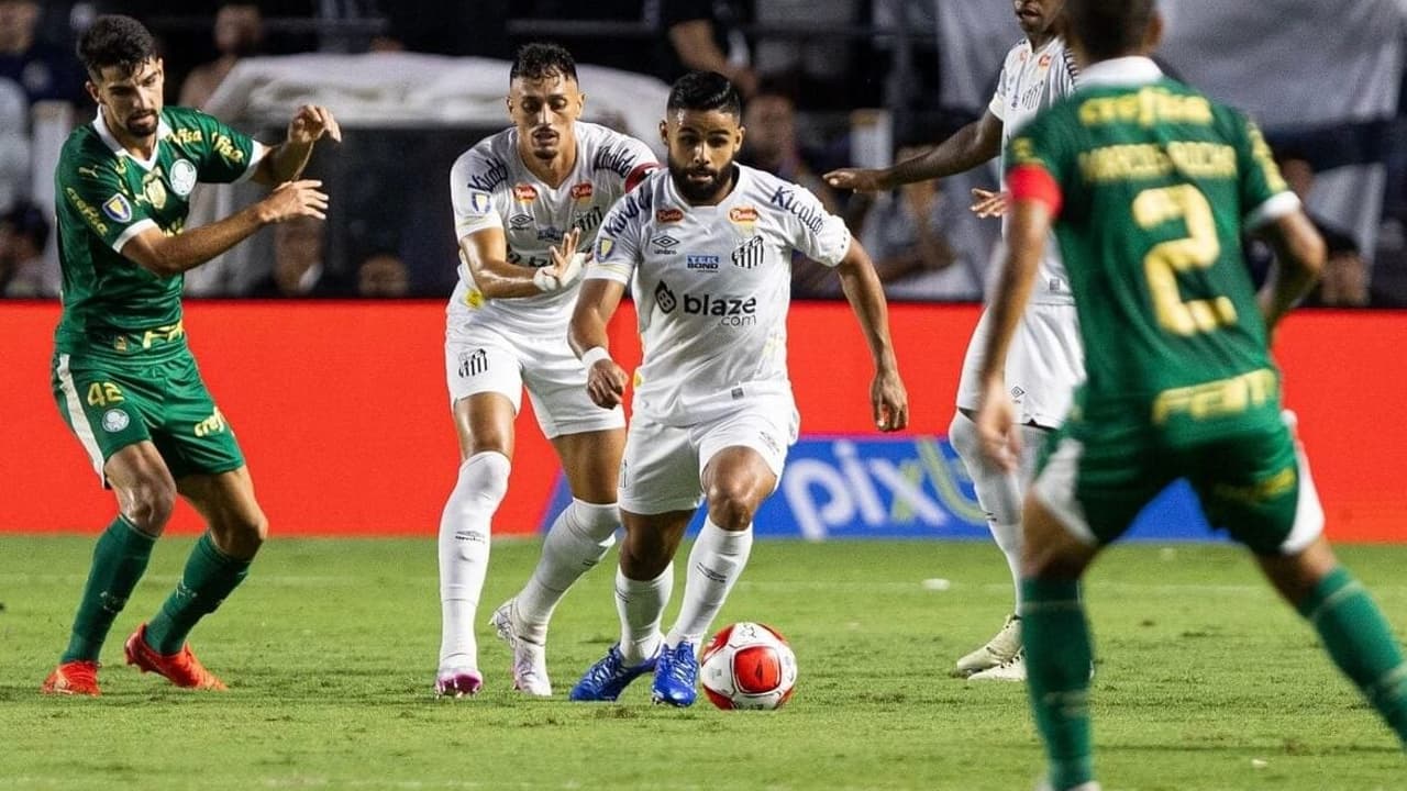 Torcida do Palmeiras quebra produtor na derrota para o Santos: 'grande jogo sempre entregue'