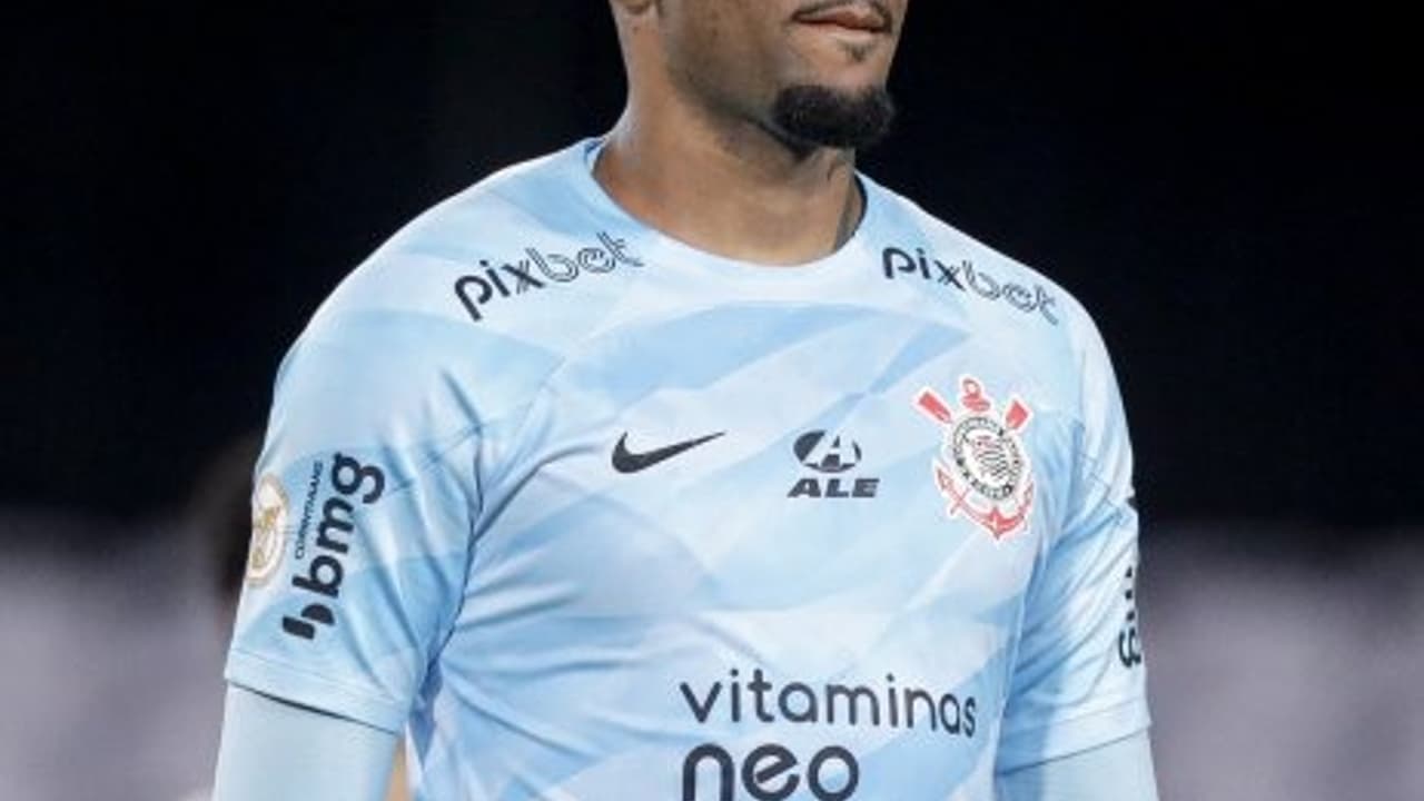 Multa de Carlos Miguel colocou Corinthians em alerta e clube abriu negociações para renovação