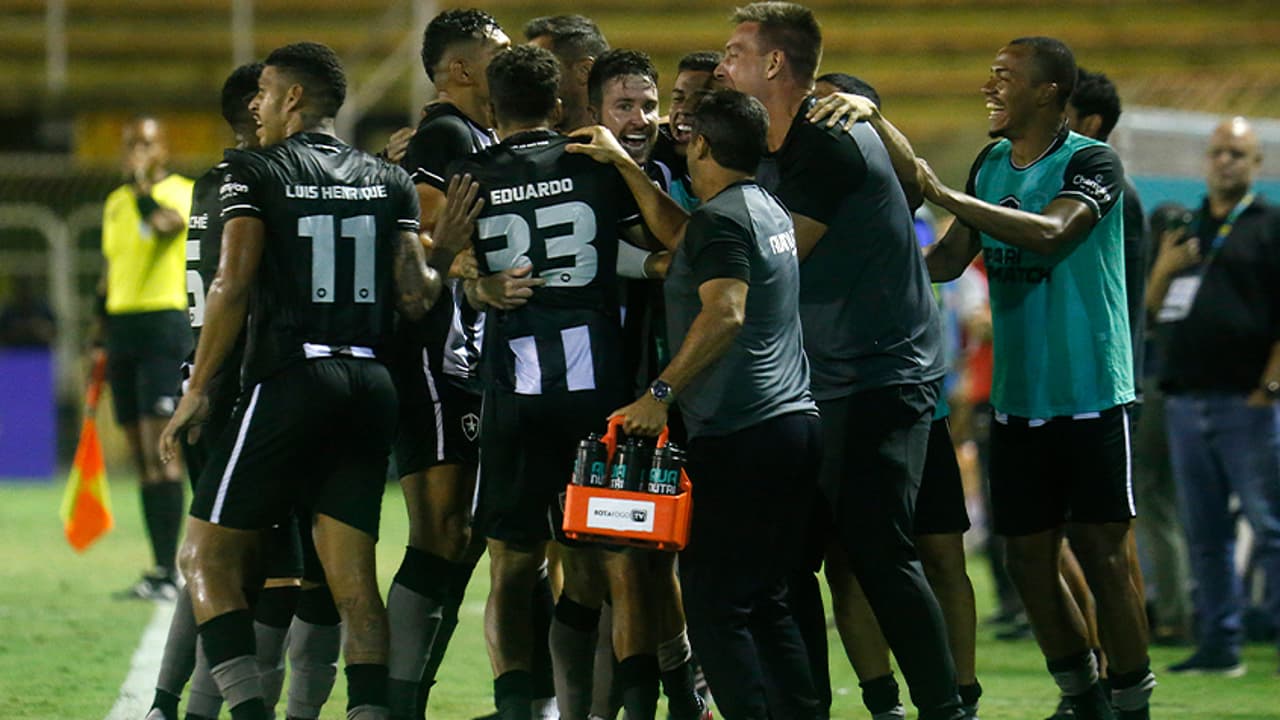 Botafogo divulga lista de recordes da Copa Sul-Americana;   forças armadas têm registo temporário