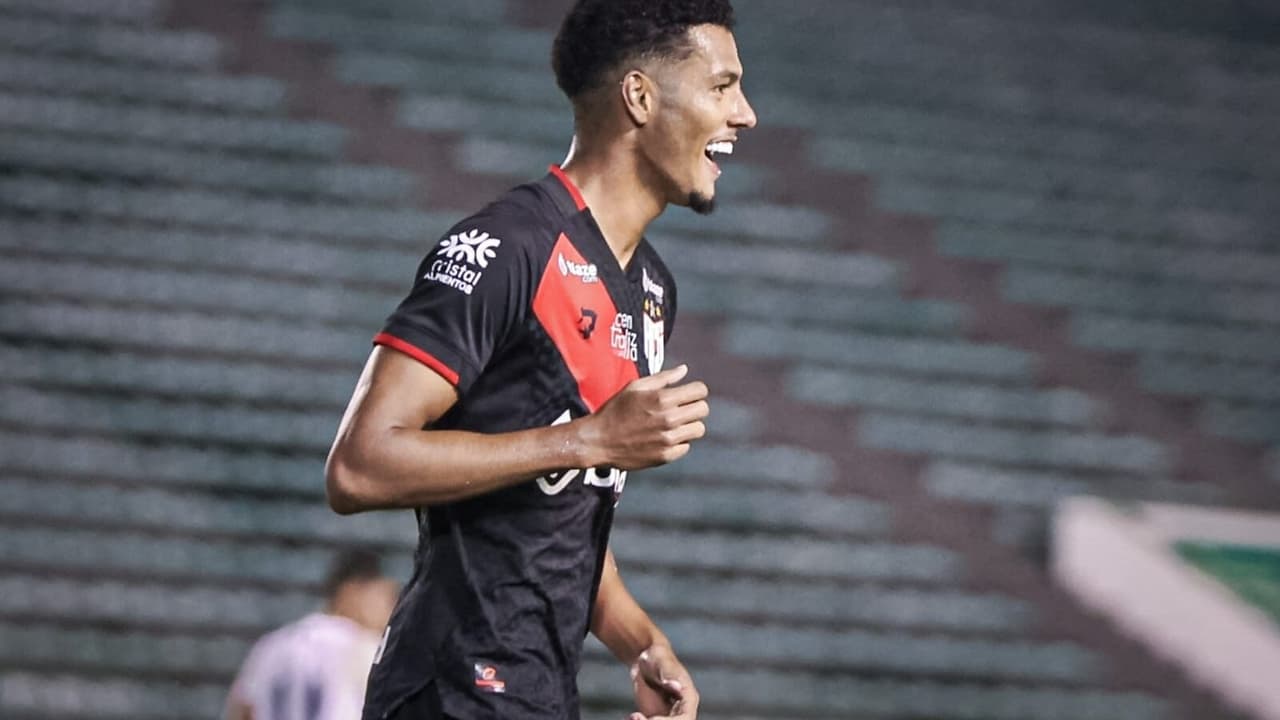 Melhor zagueira, Alix Vinicius comemora momento no Atlético-GO e destaca inspiração na carreira: “Um espelho”