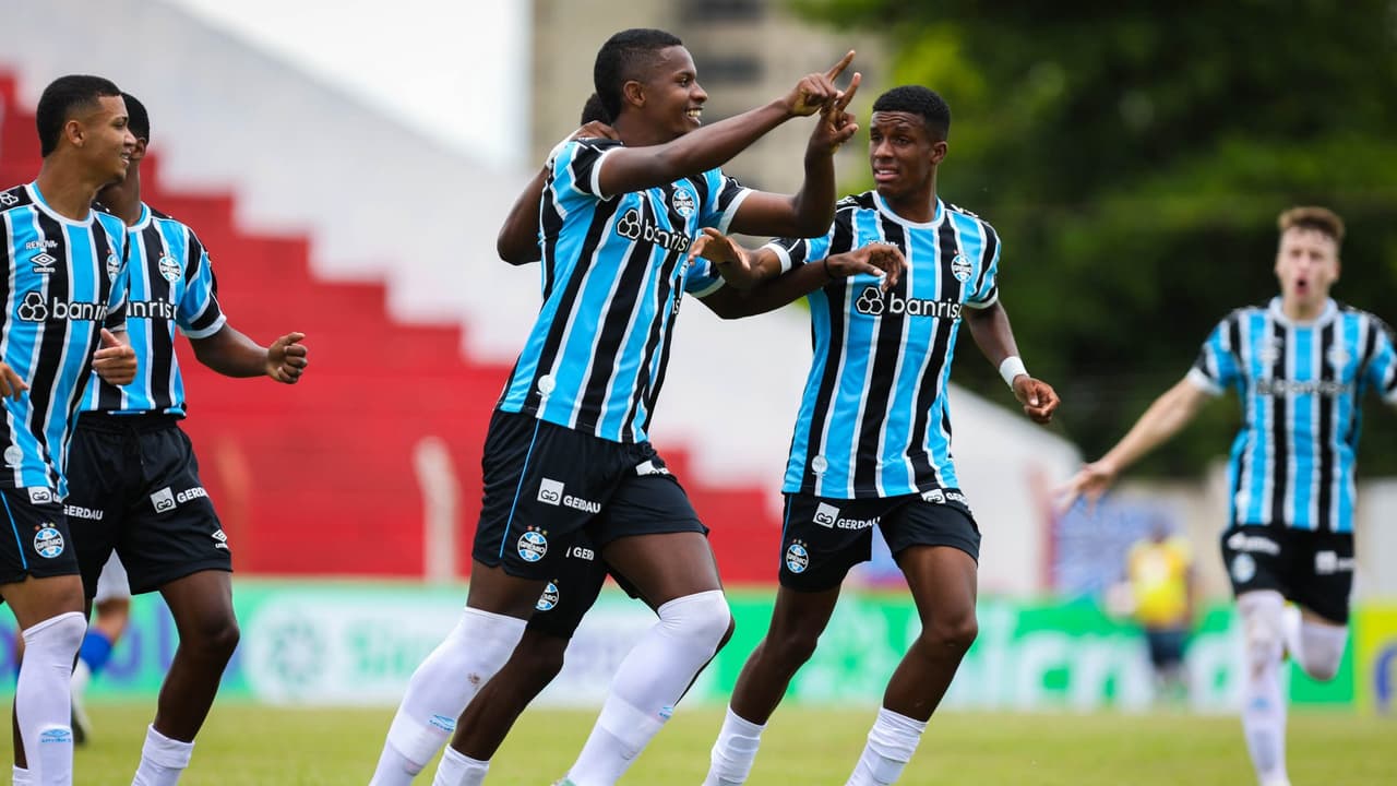 Grêmio marcou dois gols em cinco minutos e venceu o Inter de Bebedouro em Copinham