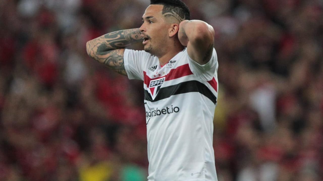 Contra o Corinthians, o São Paulo enfrenta a sétima semifinal da Copa do Brasil na busca por um título inédito.