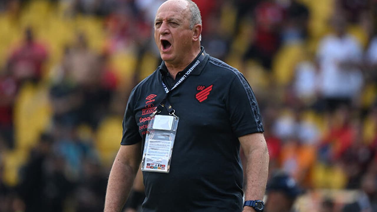 Seleção do Oriente Médio está atrás de Luiz Felipe Scolari