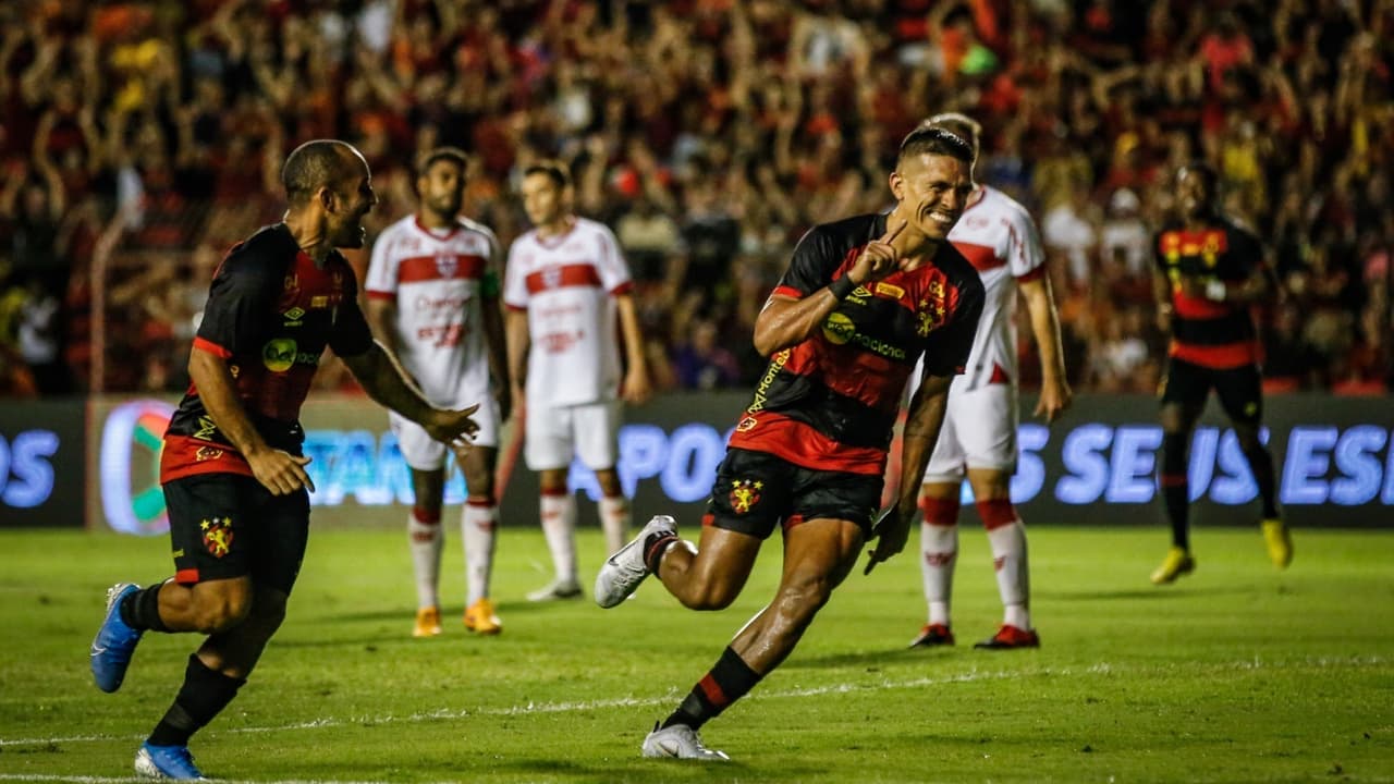 Após errar na trave, lateral marcou seu primeiro gol pelo Sport