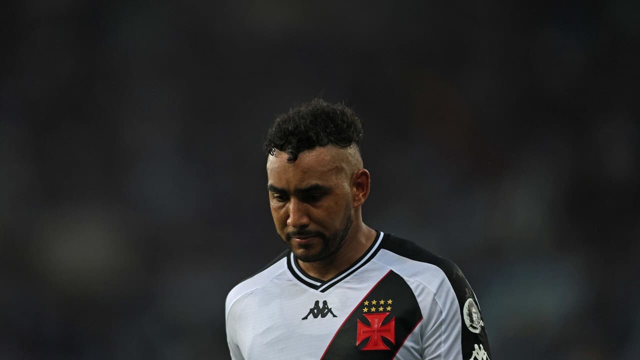 Payet está com lesão no joelho direito e pode perder o Vasco em quatro semanas