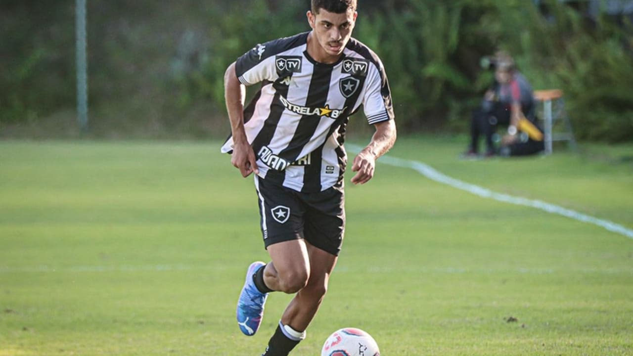 Botafogo exercerá opção de compra de Zapata e pretende estender seus direitos ao atacante