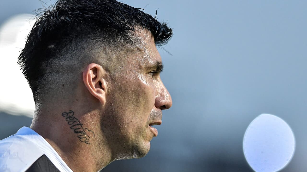 Medel recebeu desprezo do time vascaíno ao matar um jovem no escanteio com soco e chute.