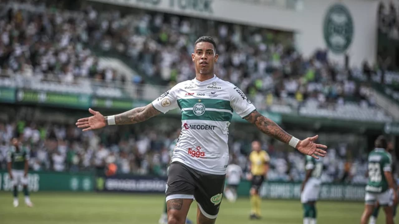 Coritiba anuncia suspensão de contrato com Alef Manga