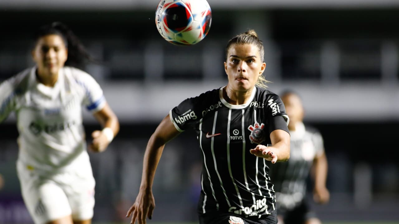 Tamires pede desculpas aos torcedores do Corinthians após supostamente usar chuteiras verdes em jogo pelo Paulistão Feminino