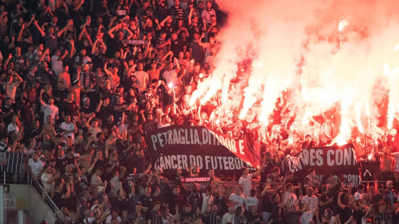 Por que a torcida corinthiana parou de jogar apesar da vitória do time?