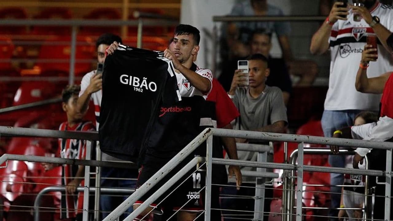 “Fizemos uma profecia e aí veio o gol”, diz namorada de Pedrigno após marcar golaço na vitória do São Paulo