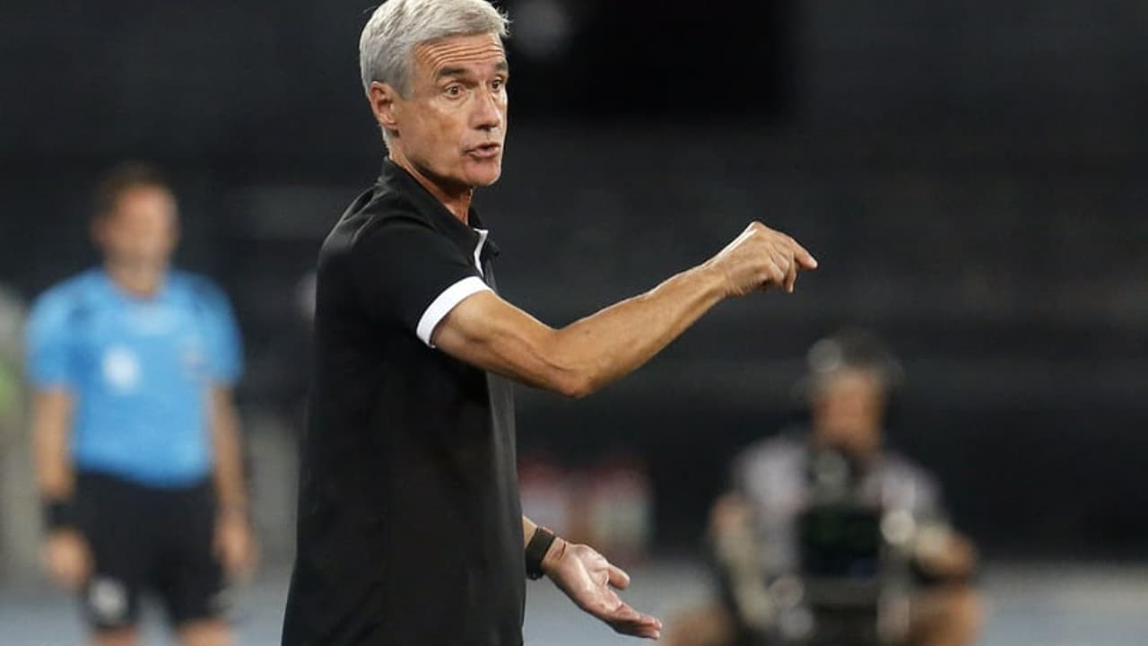 Após derrota para o Botafogo, Luís Castro expressa sua crítica: “Acabou com a nossa dignidade”