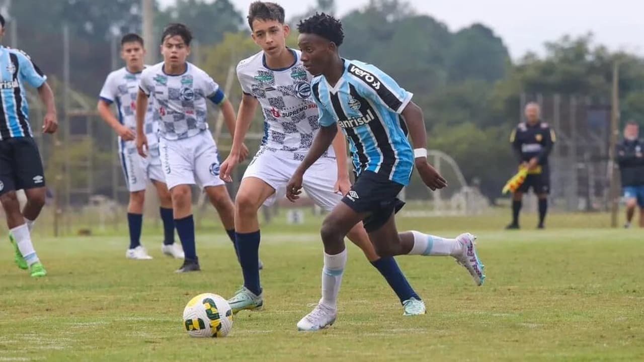 Grêmio se protege de abusos e faz contato com jovem de 15 anos