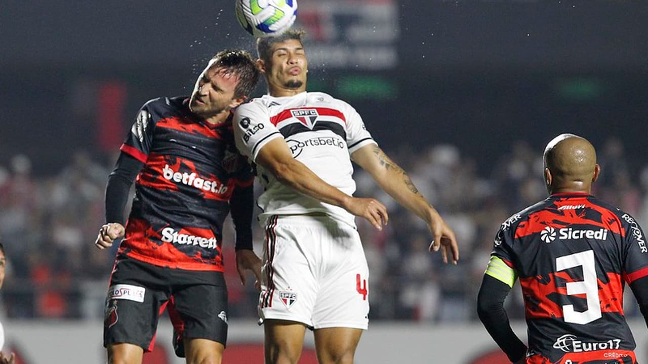 O São Paulo pode escalar três atacantes no ataque contra Puerto Cabello nas Eliminatórias Sul-Americanas.