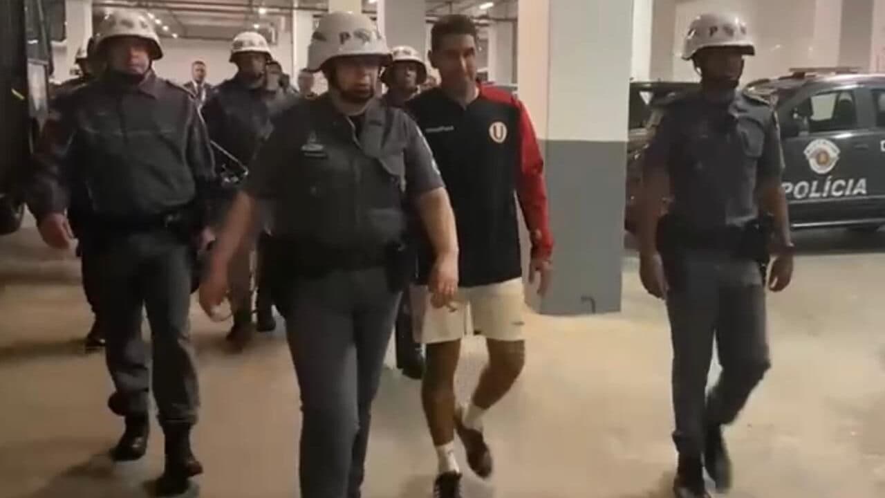 Após acusações de racismo, a justiça determinou a prisão preventiva do técnico Varsitario para a partida contra o Corinthians.