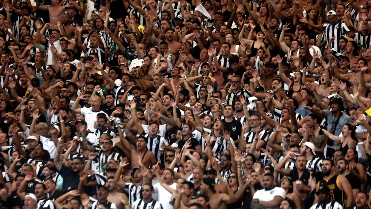 Torcedores do Botafogo votam e escolhem o responsável pela vitória no Clássico do Brasileiro