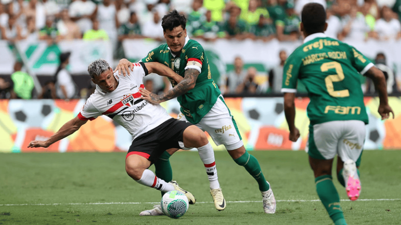 São Paulo e Palmeiras colocaram em campo seus times;   veja as linhas antigas