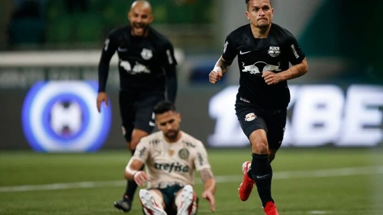 PIG LOOK: Chegou a hora da ‘ex-lei’!   Artur conheceu o Bragantino pela primeira vez e marcou seu primeiro gol no Allianz Parque pelo Palmeiras