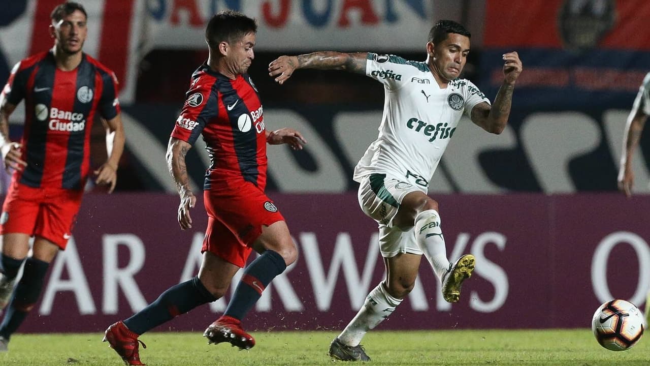 Com um time diferente, o Palmeiras voltou à fase que lançou uma carreira histórica com a Libertadores.