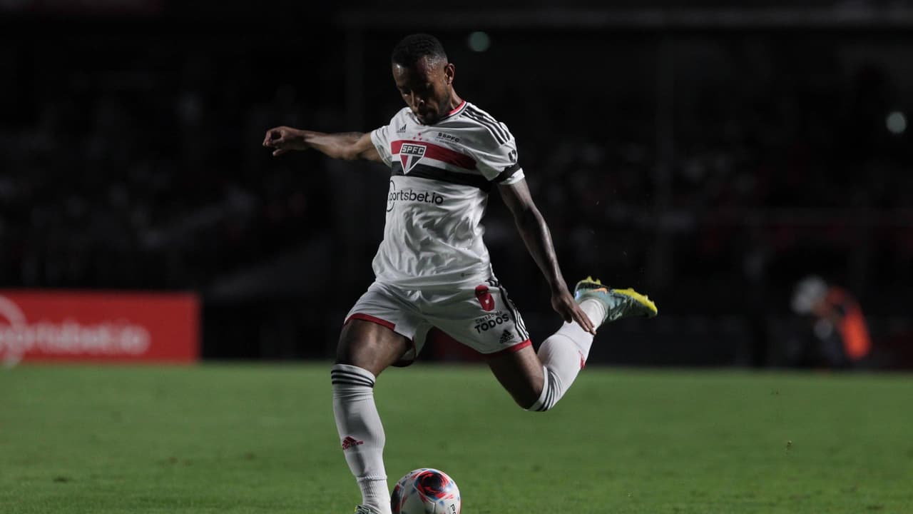 Titular do São Paulo e recentemente convocado para a Seleção, Wellington atinge marca importante