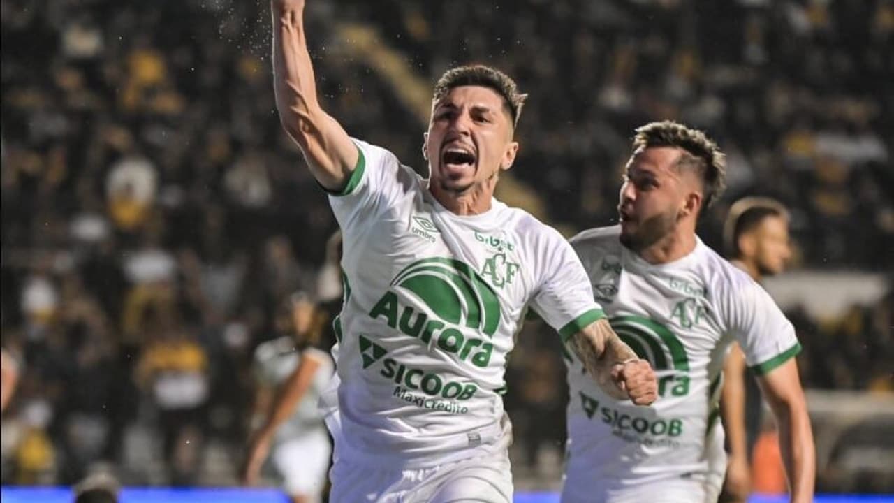 Chapecoense vence clássico contra o Criciúma fora de casa e descansa na Série B