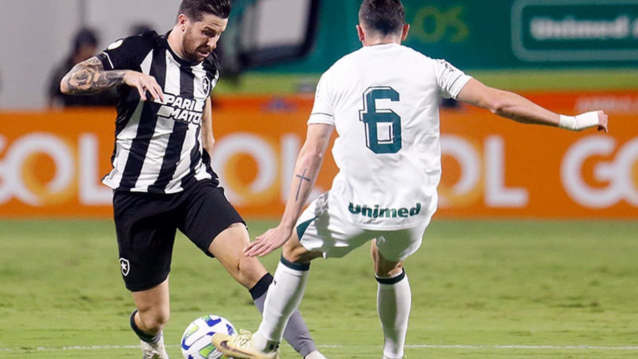 Em jogo com forte presença do VAR, Botafogo perdeu para o Goiás no Brasileiro e se despediu da invencibilidade