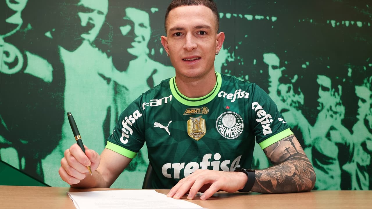 Palmeiras anuncia atacante Aníbal Moreno como titular para 2024